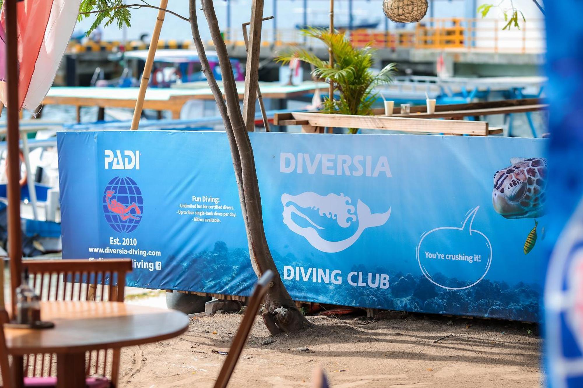 Diversia Diving Club & Bungalows Gili Trawangan Bagian luar foto